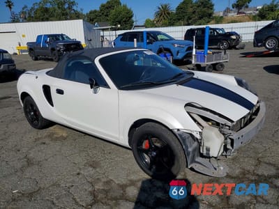 Czwarte zdjęcie samochodu z boku: 2000 TOYOTA MR2 SPYDER VIN:JTDFR3201Y0016458 - miniatura