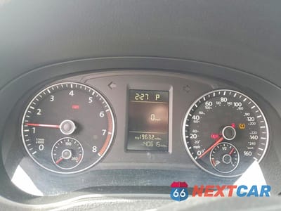 Zdjęcie 9 z 12 samochodu: 2015 VOLKSWAGEN PASSAT S VIN:1VWAT7A35FC045324 - miniatura