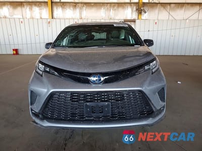Piąte zdjęcie samochodu w środku: 2025 TOYOTA SIENNA XSE VIN:5TDDSKFC1SS166407 - miniatura