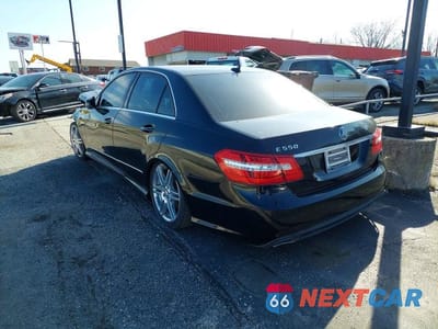 Trzecie zdjęcie samochodu z tyłu: 2010 MERCEDES-BENZ E 550 VIN:WDDHF7CB4AA157555 - miniatura