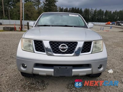Piąte zdjęcie samochodu w środku: 2005 NISSAN PATHFINDER XE VIN:5N1AR18W35C739017 - miniatura