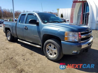 Czwarte zdjęcie samochodu z boku: 2010 CHEVROLET SILVERADO K1500 LT VIN:1GCSKSE33AZ128408 - miniatura