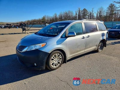 2016 TOYOTA SIENNA XLE 8-PASSENGER 5TDYK3DC6GS743062 - główne zdjęcie licytacji z USA - miniatura