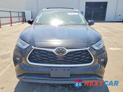 Piąte zdjęcie samochodu w środku: 2020 TOYOTA HIGHLANDER XLE VIN:5TDGZRAH5LS513372 - miniatura