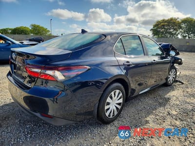 Trzecie zdjęcie samochodu z tyłu: 2021 TOYOTA CAMRY LE VIN:4T1C31AK3MU549325 - miniatura