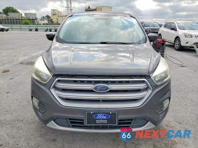 Piąte zdjęcie samochodu w środku: 2017 FORD ESCAPE SE VIN:1FMCU0GD1HUC78268 - miniatura
