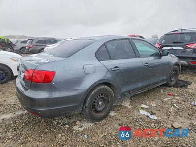 Trzecie zdjęcie samochodu z tyłu: 2014 VOLKSWAGEN JETTA BASE VIN:3VW2K7AJ4EM250474 - miniatura