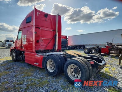 Trzecie zdjęcie samochodu z tyłu: 2015 VOLVO VNL SEMI TRUCK VIN:4V4NC9EJ4FN183258 - miniatura