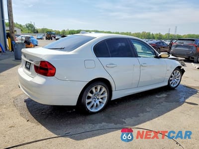 Trzecie zdjęcie samochodu z tyłu: 2006 BMW 330 I VIN:WBAVB33506KS31404 - miniatura