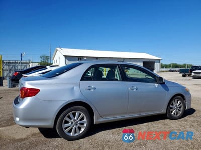 Trzecie zdjęcie samochodu z tyłu: 2009 TOYOTA COROLLA XLE 4D SEDAN VIN:1NXBU40E59Z002800 - miniatura
