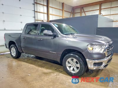 Czwarte zdjęcie samochodu z boku: 2024 RAM 1500 LARAMIE VIN:1C6SRFJT3RN223702 - miniatura