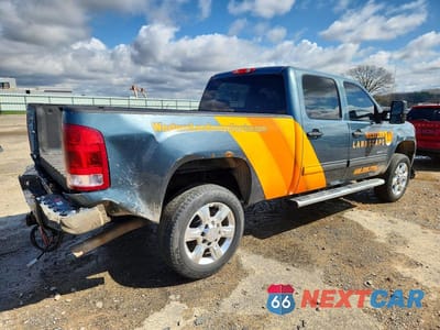 Trzecie zdjęcie samochodu z tyłu: 2014 GMC SIERRA K2500 SLE VIN:1GT120CG7EF171050 - miniatura