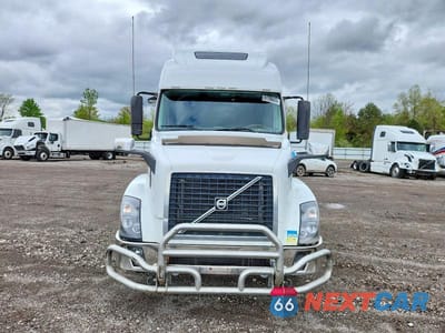 Zdjęcie 9 z 10 samochodu: 2013 VOLVO VN VNL VIN:4V4NC9EH4DN566224 - miniatura