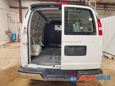 Zdjęcie 6 z 13 samochodu: 2025 CHEV EXPRESS G2500 VIN:1GCWGAFP1S1177847 - miniatura