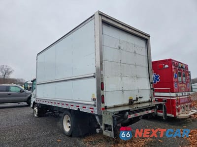 Trzecie zdjęcie samochodu z tyłu: 2015 ISUZU NPR HD BOX TRUCK VIN:54DC4W1B8FS804317 - miniatura