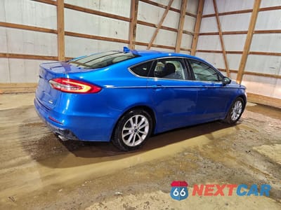 Trzecie zdjęcie samochodu z tyłu: 2019 FORD FUSION SE VIN:3FA6P0HD9KR131515 - miniatura