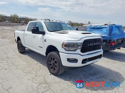 Czwarte zdjęcie samochodu z boku: 2024 RAM 3500 LARAMIE VIN:3C63R3EL8RG273940 - miniatura