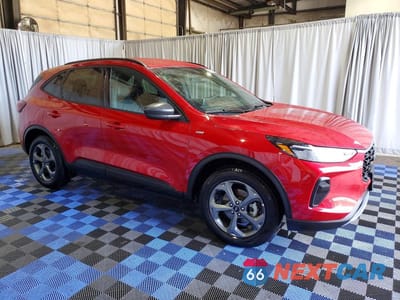 Czwarte zdjęcie samochodu z boku: 2025 FORD ESCAPE ST LINE VIN:1FMCU9MN8SUB35164 - miniatura