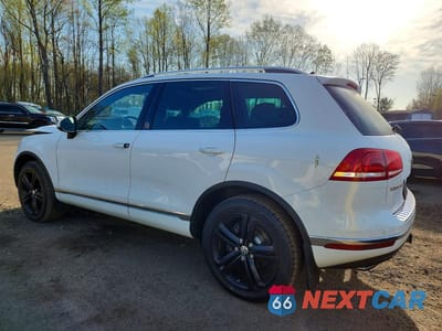 Drugie zdjęcie samochodu z przodu: 2017 VOLKSWAGEN TOUAREG WOLFSBURG VIN:WVGRF7BP1HD005300 - miniatura