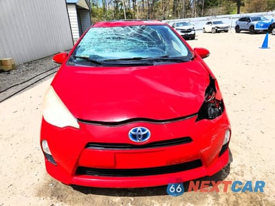 Piąte zdjęcie samochodu w środku: 2013 TOYOTA PRIUS C THREE VIN:JTDKDTB37D1038637 - miniatura