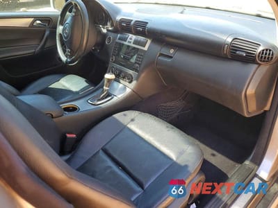 Zdjęcie 8 z 12 samochodu: 2006 MERCEDES-BENZ C 230 VIN:WDBRF52H66F746284 - miniatura