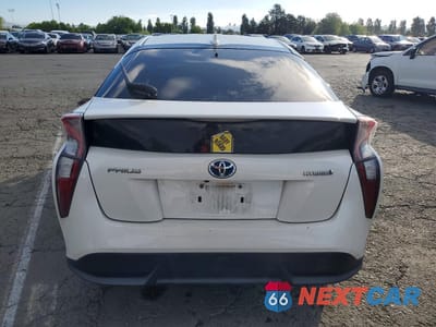 Zdjęcie 6 z 12 samochodu: 2016 TOYOTA PRIUS THREE TOURING VIN:JTDKARFU0G3008810 - miniatura