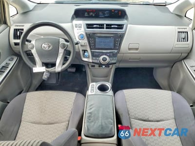 Zdjęcie 8 z 12 samochodu: 2016 TOYOTA PRIUS V THREE VIN:JTDZN3EU5GJ044036 - miniatura