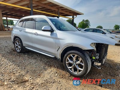 Czwarte zdjęcie samochodu z boku: 2021 BMW X3 SDRIVE30I VIN:5UXTY3C02M9G87827 - miniatura