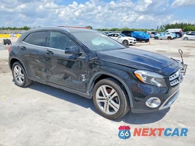 Czwarte zdjęcie samochodu z boku: 2019 MERCEDES-BENZ GLA 250 VIN:WDCTG4EB0KU014481 - miniatura