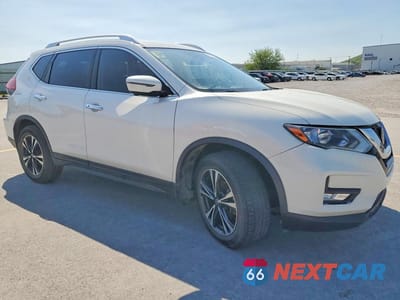 Czwarte zdjęcie samochodu z boku: 2019 NISSAN ROGUE SV VIN:JN8AT2MTXKW263483 - miniatura