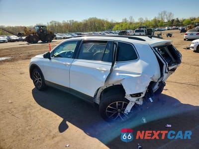 Drugie zdjęcie samochodu z przodu: 2021 VOLKSWAGEN TIGUAN SE VIN:3VV2B7AX5MM009336 - miniatura