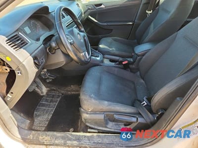 Zdjęcie 7 z 12 samochodu: 2013 VOLKSWAGEN JETTA BASE VIN:3VW2K7AJ4DM375537 - miniatura