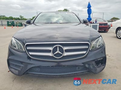 Piąte zdjęcie samochodu w środku: 2018 MERCEDES-BENZ E 300 VIN:WDDZF4JB5JA382640 - miniatura