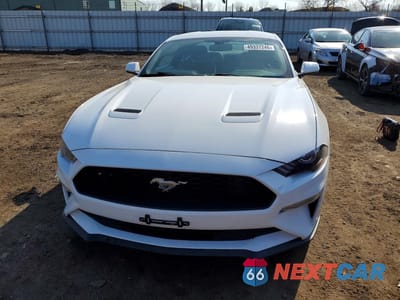 Piąte zdjęcie samochodu w środku: 2019 FORD MUSTANG VIN:1FA6P8TH4K5124256 - miniatura