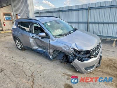 Czwarte zdjęcie samochodu z boku: 2018 JEEP COMPASS LATITUDE VIN:3C4NJDBB0JT128154 - miniatura