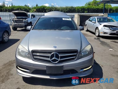 Piąte zdjęcie samochodu w środku: 2011 MERCEDES-BENZ C 300 VIN:WDDGF5EB4BR168569 - miniatura