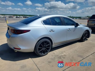 Trzecie zdjęcie samochodu z tyłu: 2019 MAZDA 3 PREFERRED VIN:3MZBPADLXKM113028 - miniatura