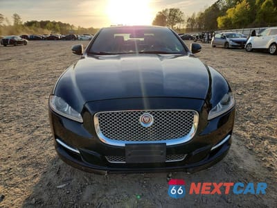 Piąte zdjęcie samochodu w środku: 2015 JAGUAR XJ VIN:SAJWA1CZ8F8V90810 - miniatura