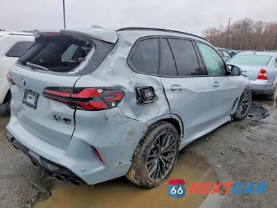 Trzecie zdjęcie samochodu z tyłu: 2026 BMW X5 M COMPETITION VIN:5YM13ET08T9082555 - miniatura