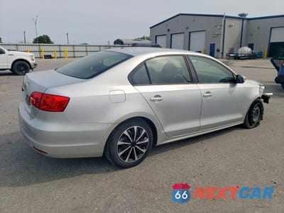 Trzecie zdjęcie samochodu z tyłu: 2011 VOLKSWAGEN JETTA SE VIN:3VWDZ7AJ2BM375196 - miniatura