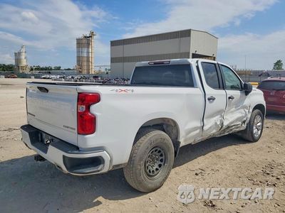 Trzecie zdjęcie samochodu z tyłu: 2021 CHEVROLET 1500 SILVE VIN:1GCRYBEF1MZ123316 - miniatura