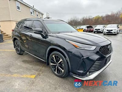 Czwarte zdjęcie samochodu z boku: 2021 TOYOTA HIGHLANDER XSE VIN:5TDLZRBH7MS120536 - miniatura