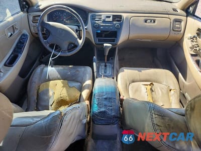Zdjęcie 8 z 12 samochodu: 2002 HONDA ACCORD EX VIN:1HGCG566X2A148981 - miniatura