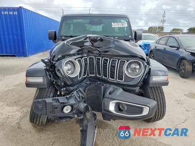 Piąte zdjęcie samochodu w środku: 2026 JEEP WRANGLER SAHARA VIN:1C4PJXEG3TW246620 - miniatura