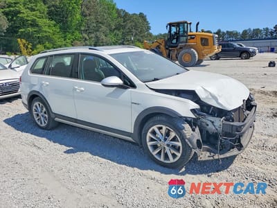 Czwarte zdjęcie samochodu z boku: 2018 VOLKSWAGEN GOLF ALLTRACK S VIN:3VWH17AU7JM753188 - miniatura