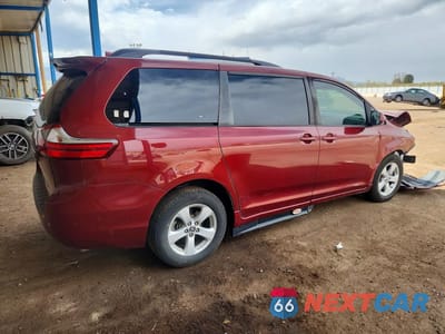 Trzecie zdjęcie samochodu z tyłu: 2018 TOYOTA SIENNA LE 8-PASSENGER VIN:5TDKZ3DC3JS939839 - miniatura