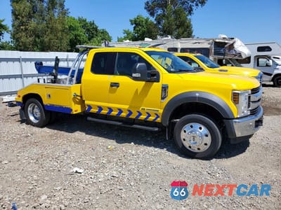 Czwarte zdjęcie samochodu z boku: 2019 FORD F450 SUPER DUTY VIN:1FD0X4GT5KEF91270 - miniatura