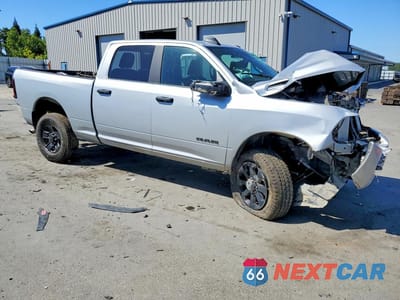 Czwarte zdjęcie samochodu z boku: 2026 RAM 2500 BIG HORN VIN:3C6UR5DJ7TG234263 - miniatura