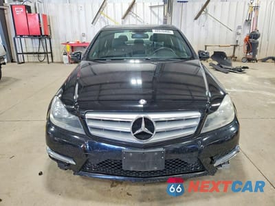 Piąte zdjęcie samochodu w środku: 2012 MERCEDES-BENZ C 300 4MATIC VIN:WDDGF8BB5CA613665 - miniatura