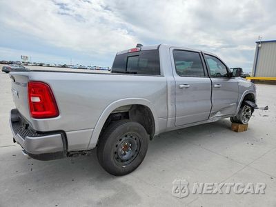 Trzecie zdjęcie samochodu z tyłu: 2025 RAM 1500 BIG HORN VIN:1C6RREFP0SN718059 - miniatura